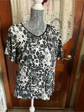 White Stag Black & White Leopard Print V-Neck Tee